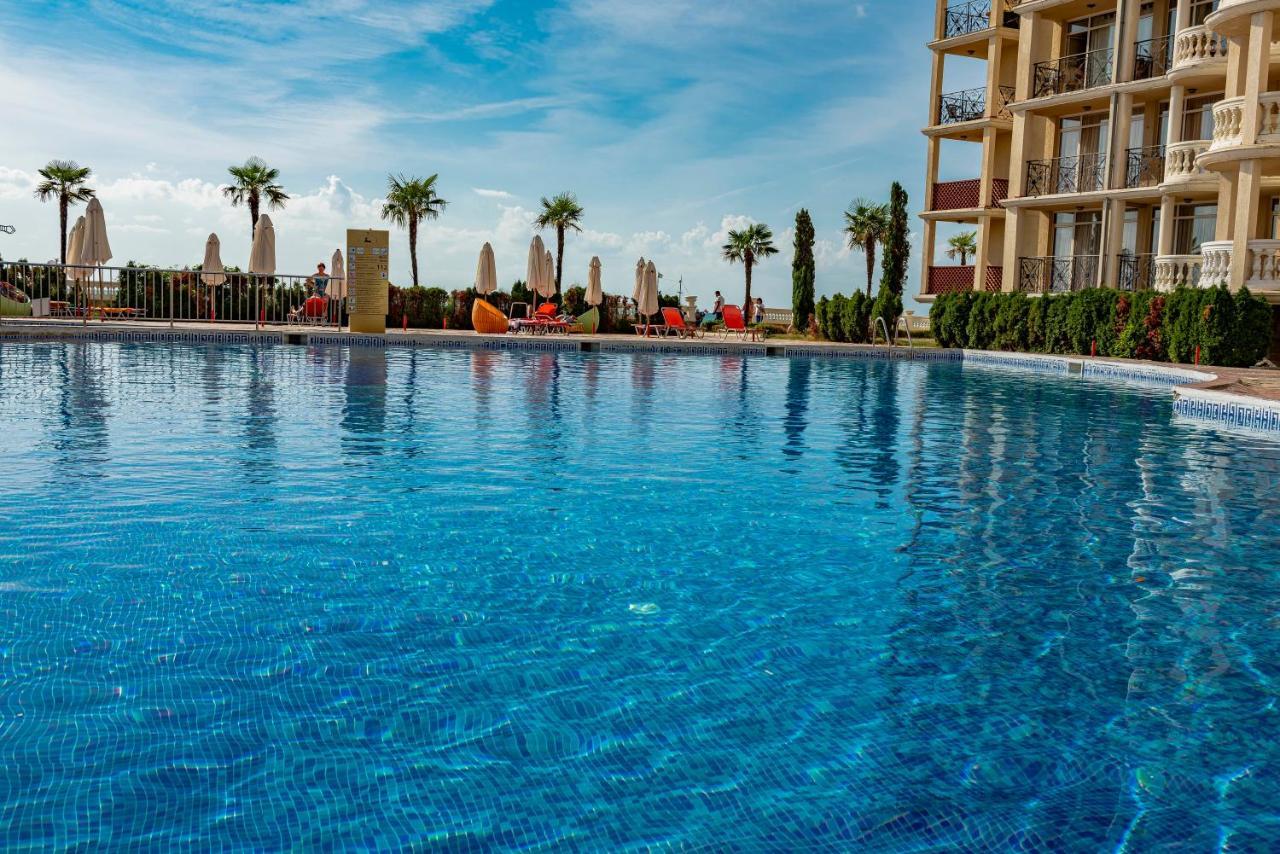 Menada Atrium Apartments Elenite Bagian luar foto