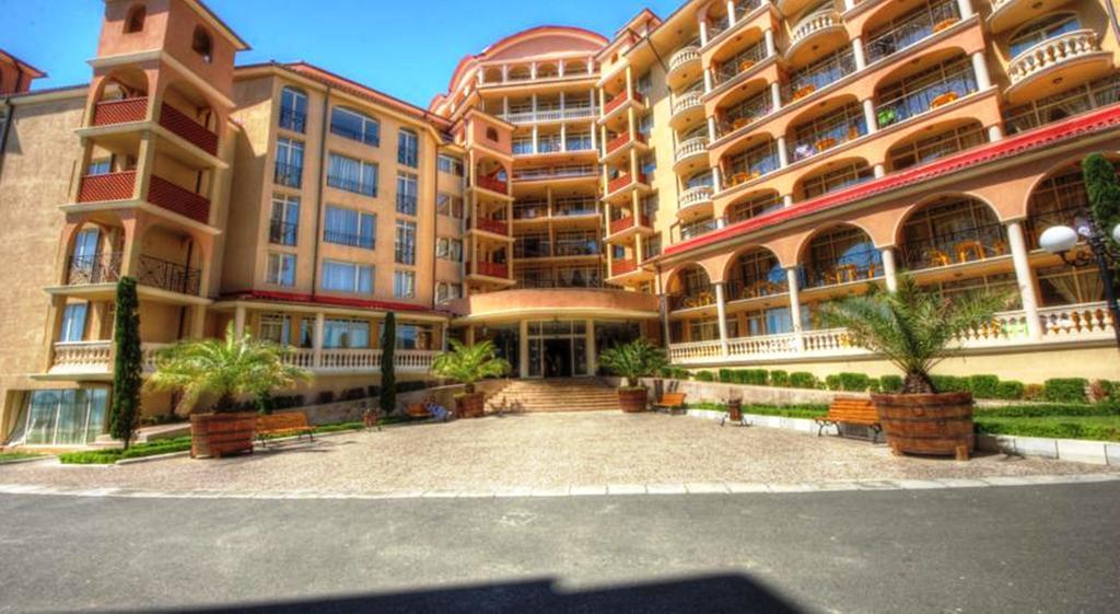 Menada Atrium Apartments Elenite Bagian luar foto
