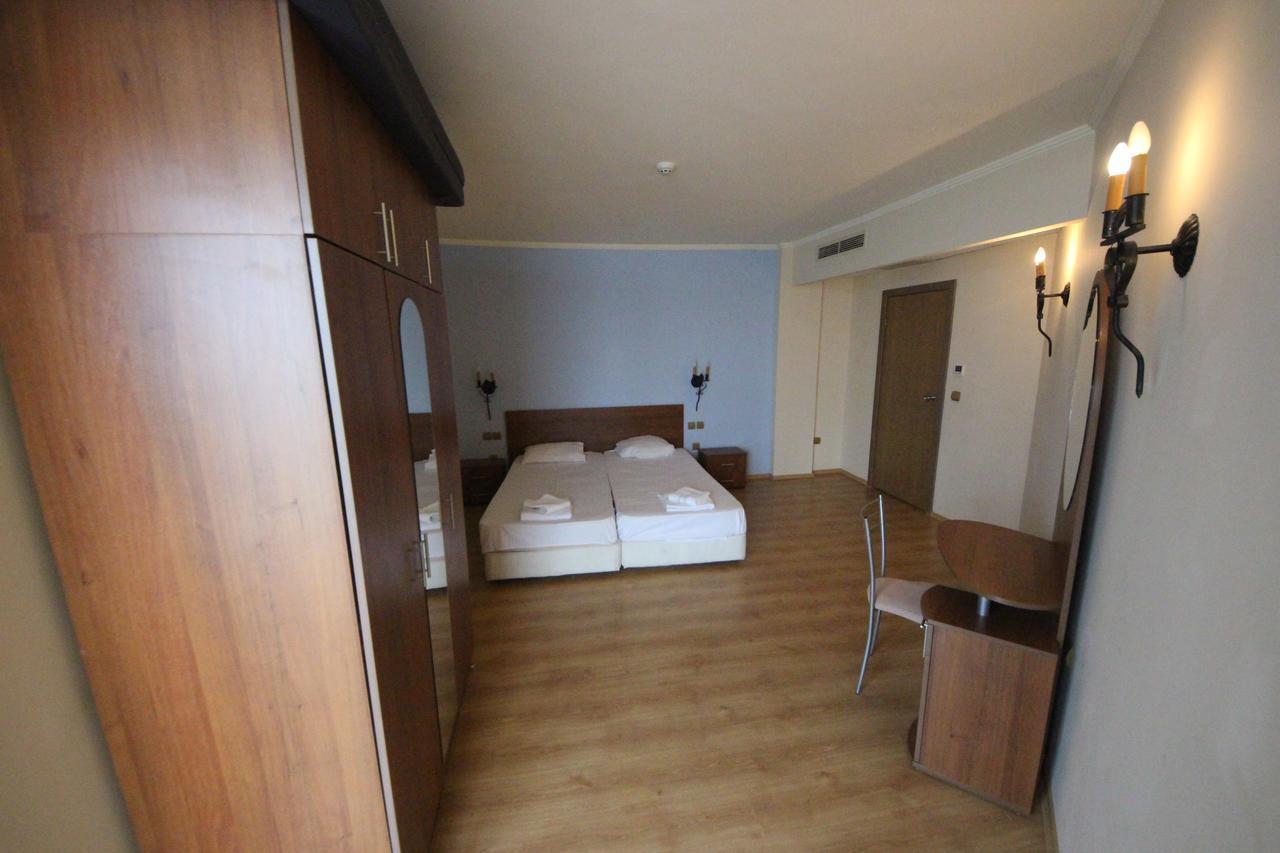 Menada Atrium Apartments Elenite Bagian luar foto