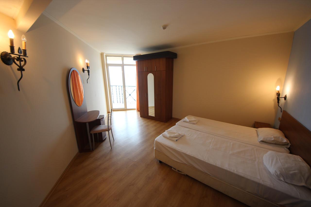 Menada Atrium Apartments Elenite Bagian luar foto