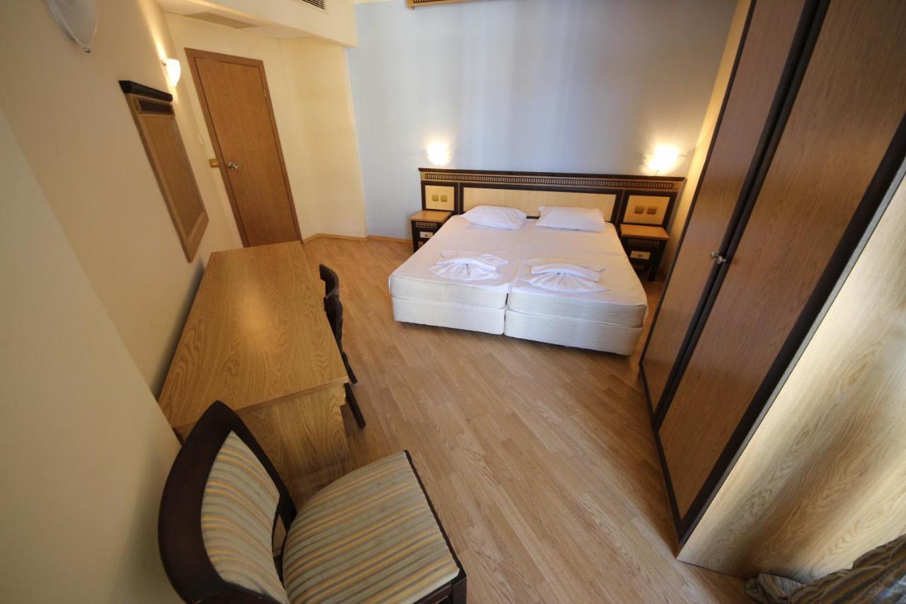 Menada Atrium Apartments Elenite Bagian luar foto
